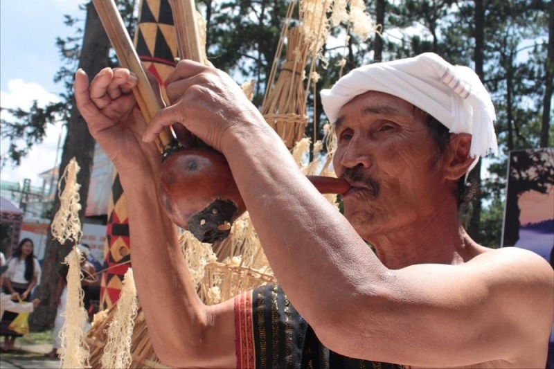 Nghệ nhân Ya Saky gìn giữ tiếng khèn bầu Churu